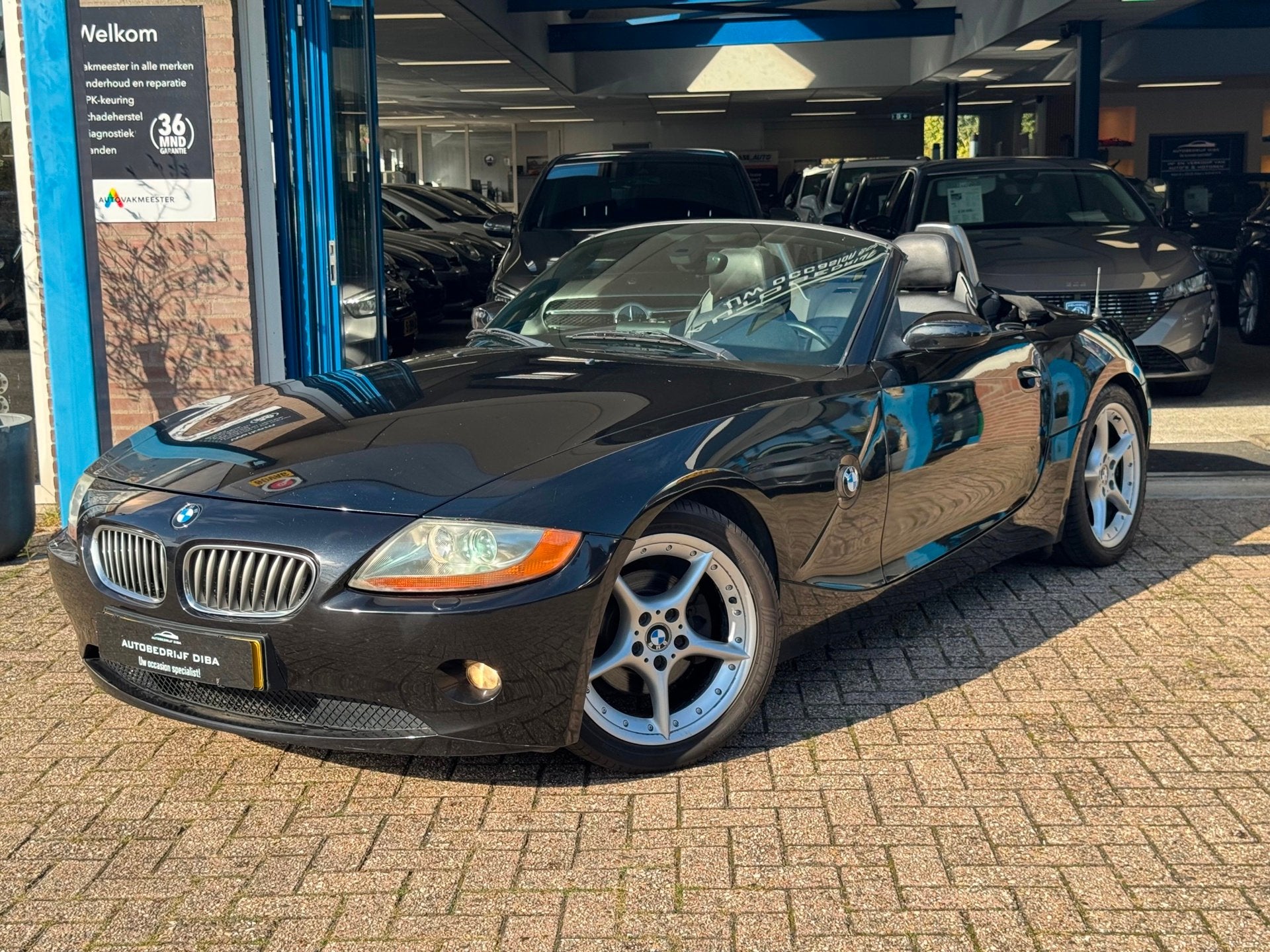 Foto 2 van BMW Z4 Roadster 3.0i 2003 ZWART CABRIO AIRCO LM APK NAP!