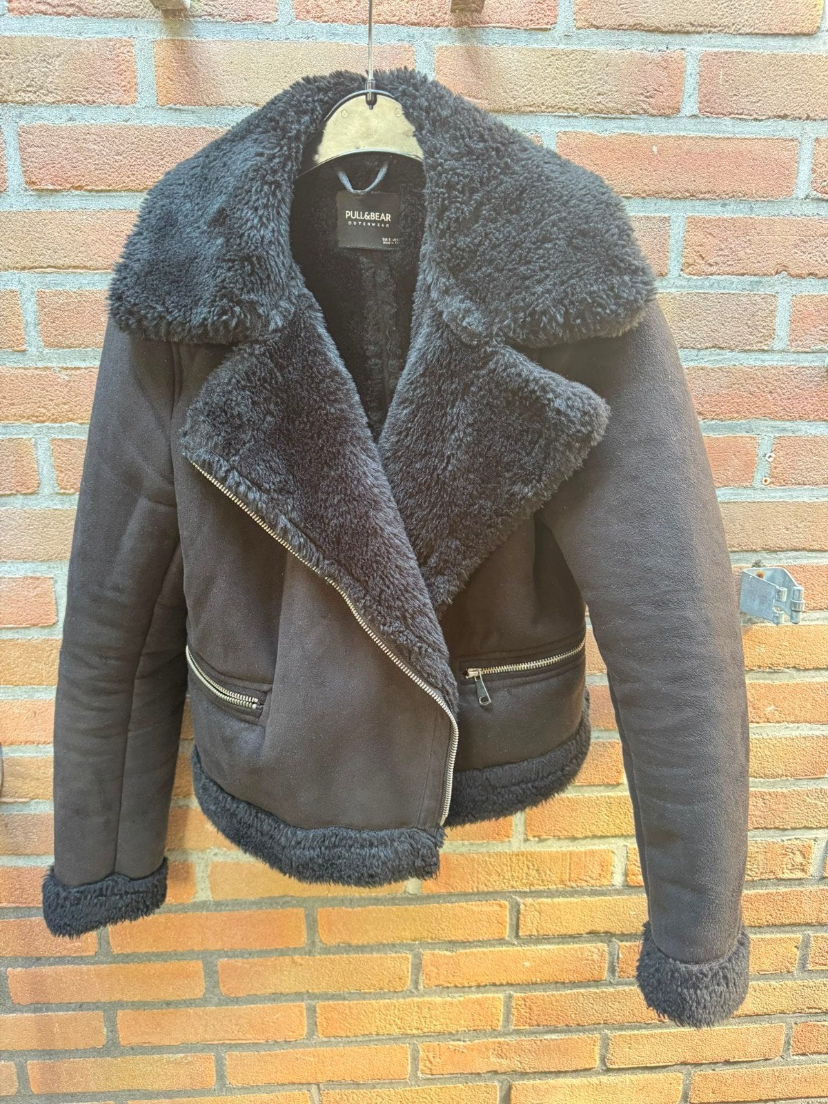 Pull&Bear bikerjack met teddy voering - Maat S, Kleding | Dames, Jassen | Winter, Ophalen, Pull&Bear, Zwart, Maat 36 (S)