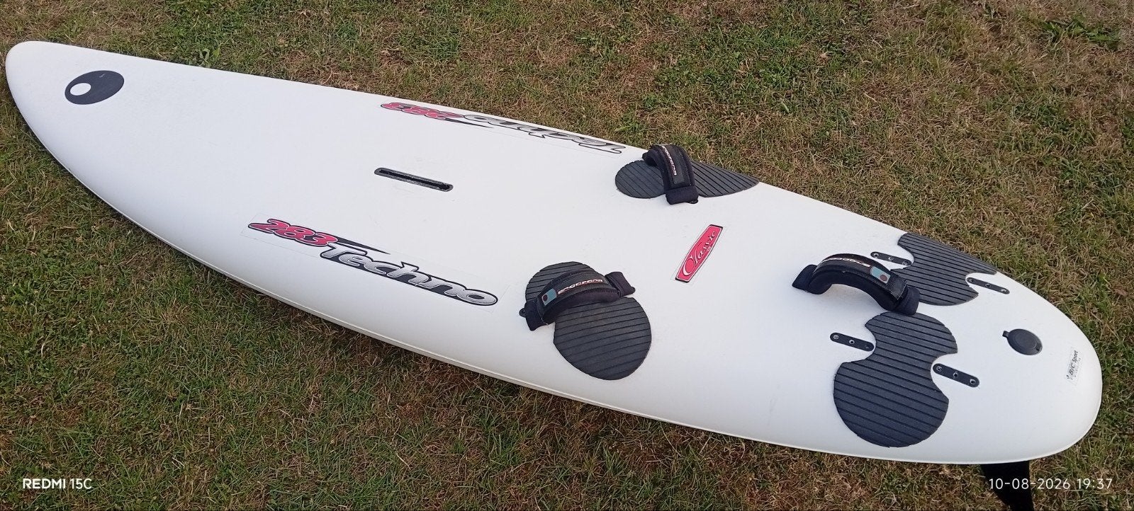 Bic Techno 283 Windsurfplank 152L met voetbanden, Ophalen, 250 tot 300 cm, Gebruikt, Met vin(nen)