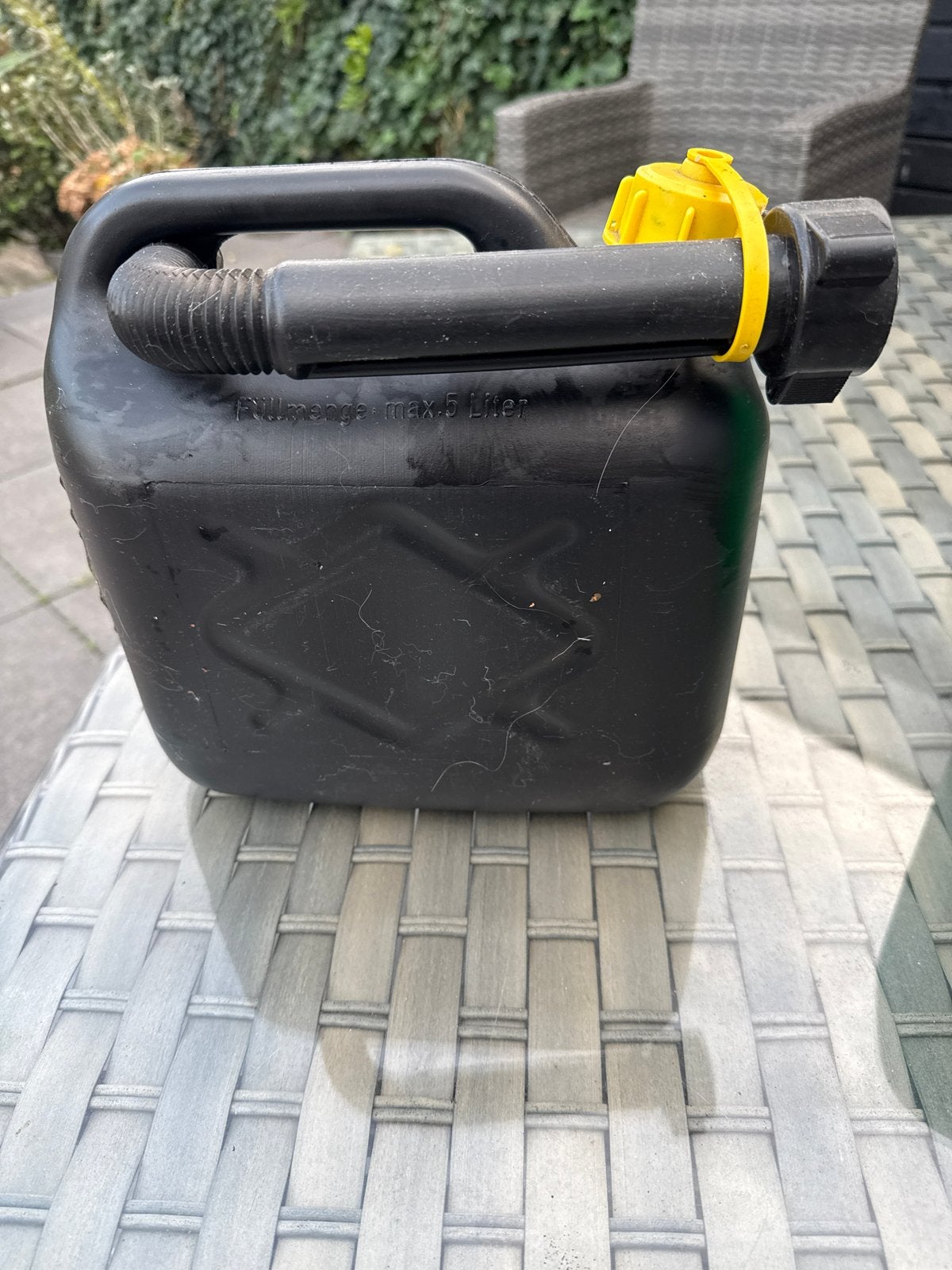 Jerrycan 5 liter - Zwart met gele dop, Ophalen of Verzenden, Gebruikt