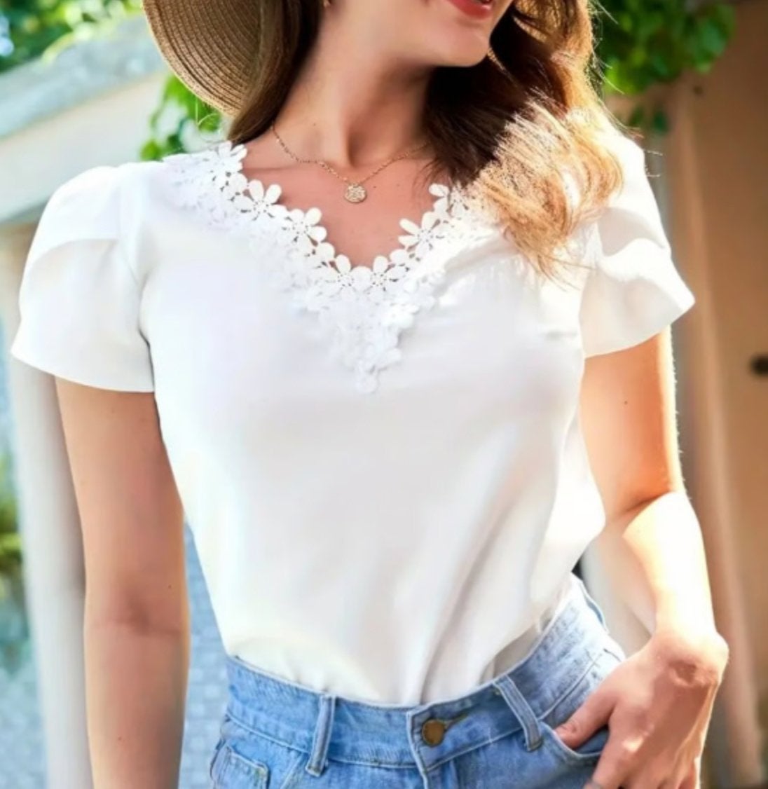 Nieuwe witte top met kanten V-hals, maat L, Kleding | Dames, Wit, Maat 42/44 (L), Nieuw, Ophalen of Verzenden