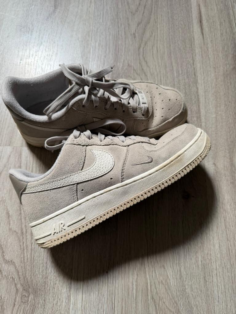 Nike air force, Kleding | Dames, Ophalen of Verzenden, Grijs, Sneakers of Gympen, Zo goed als nieuw