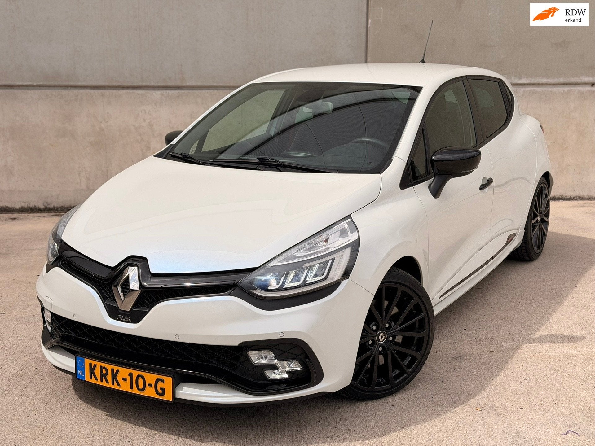 Renault Clio 1.6 R.S. Trophy 220PK 18'' LED Navi Cruise Clim, Auto's, 1618 cc, Gebruikt, 4 cilinders, Leder en Stof