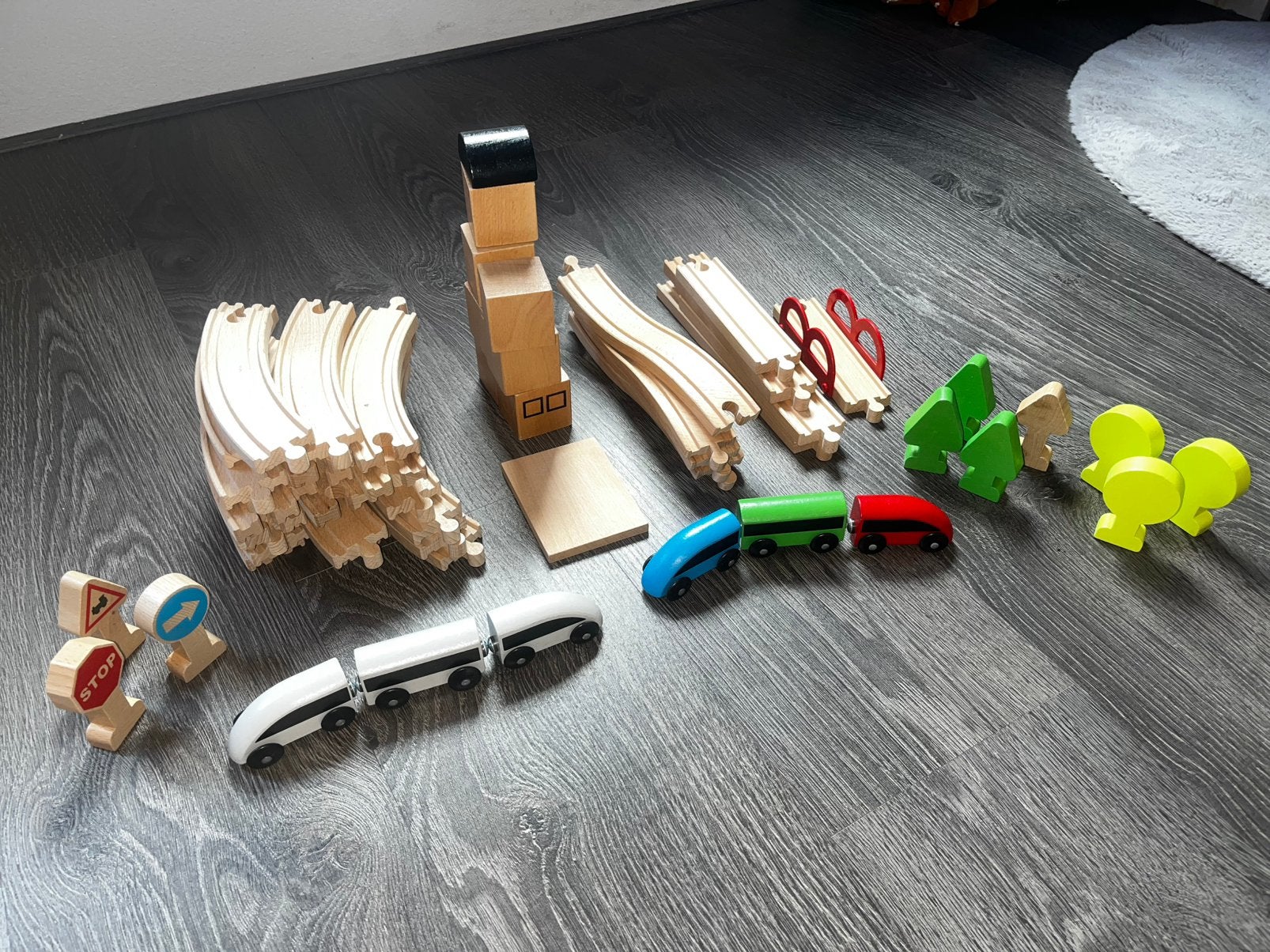Ikea houten treinbaan - met treinen (combi 2 sets), Kinderen en Baby's, Speelgoed | Houten speelgoed, Ophalen, Zo goed als nieuw