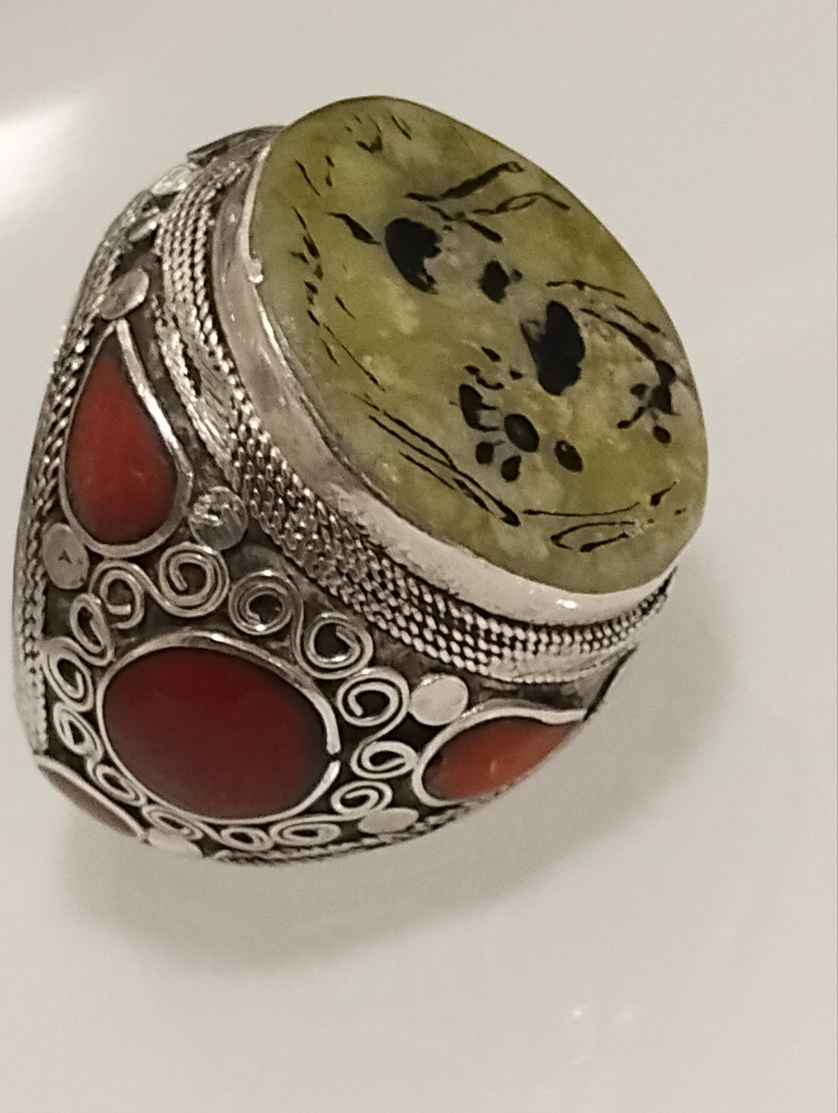 Oude zilveren oosterse ring met koraal en agaat, Ophalen of Verzenden, Zilver, Ring