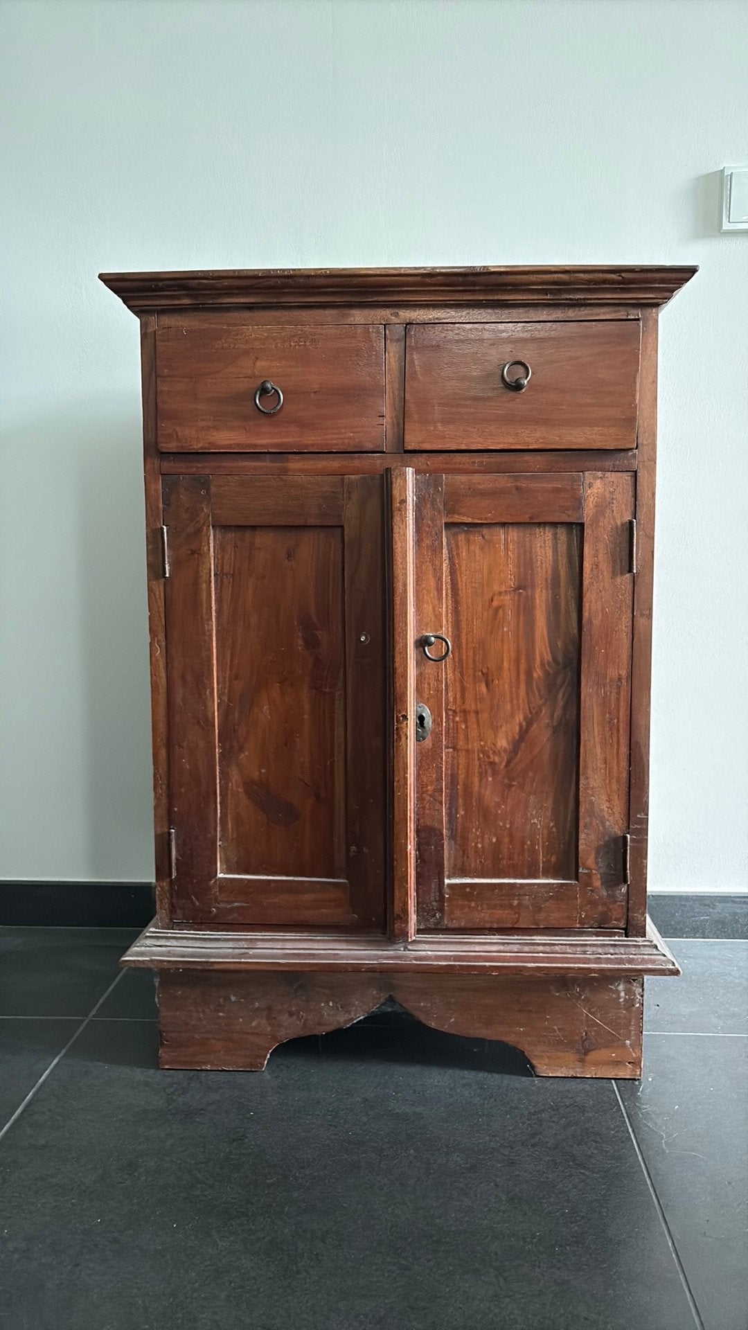 Teak kastje, Ophalen