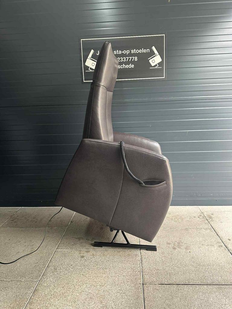 Sta op stoel merk cair, Huis en Inrichting, Fauteuils, Minder dan 75 cm, Leer, Ophalen of Verzenden, Zo goed als nieuw