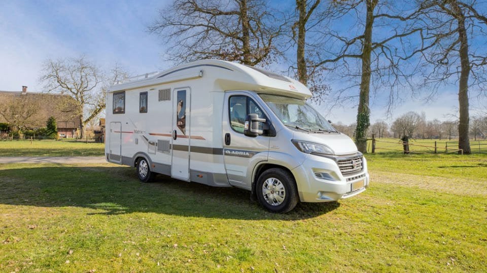 Camper Adria Matrix Plus M670SP - 5 persoons, Caravans en Kamperen, 7 tot 8 meter, Particulier, Adria, Half-integraal