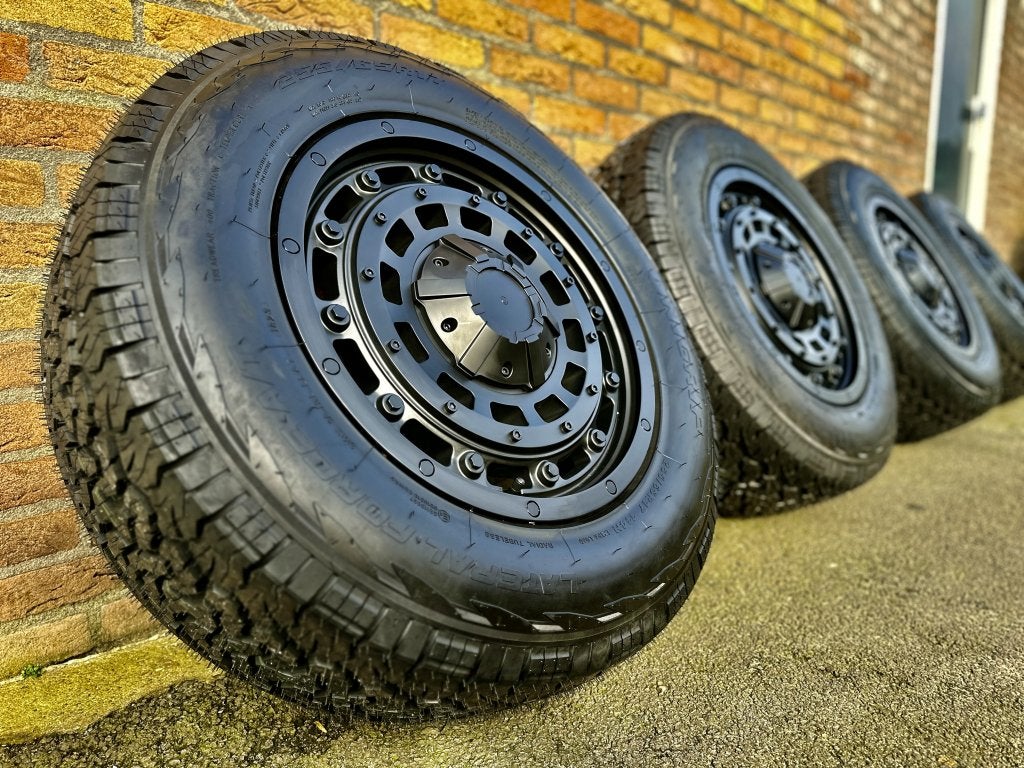 Mercedes Sprinter Crafter 17 inch velgen zwart verzwaard, Auto-onderdelen, Niet ingevuld, 18 inch, Bestelwagen, 255 mm