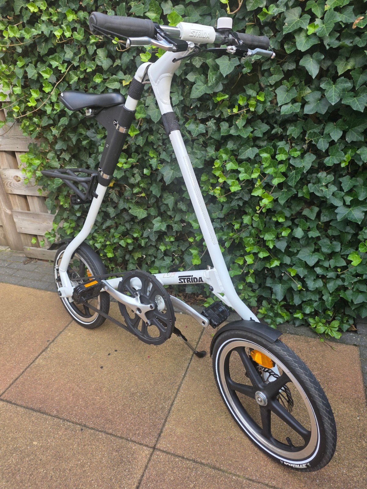 Strida vouwfiets - Wit, zo goed als nieuw, met reistas, 16 tot 18 inch, Zo goed als nieuw, Totaal opvouwbaar, Schijfrem