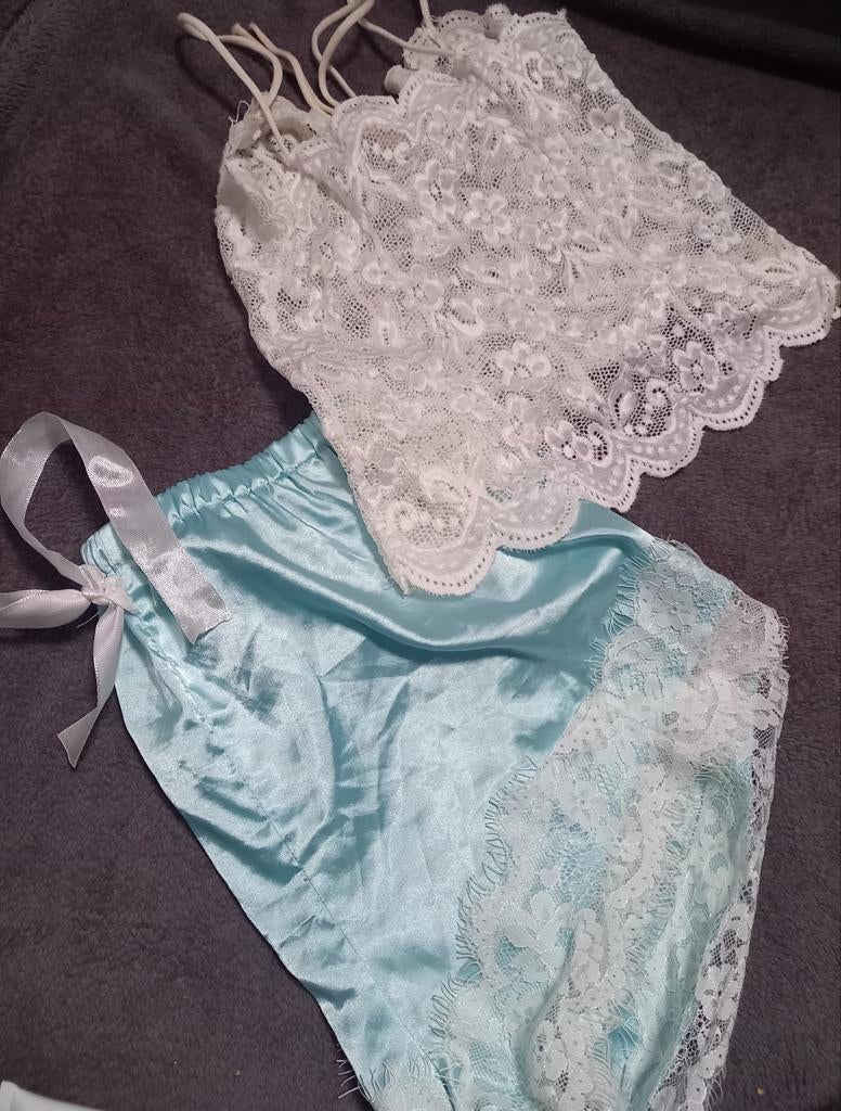 Lingerie setje met kant, Ophalen