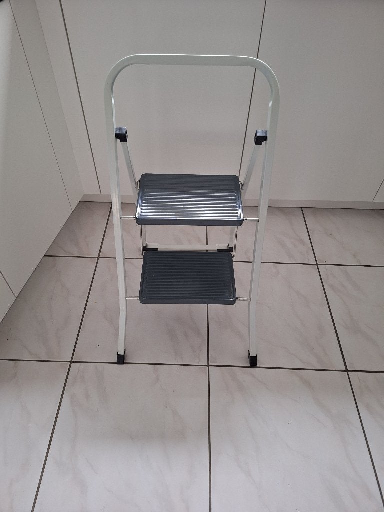 Te koop opklapbaar trapje 2 treden, Ophalen, Zo goed als nieuw, Trap, Minder dan 2 meter