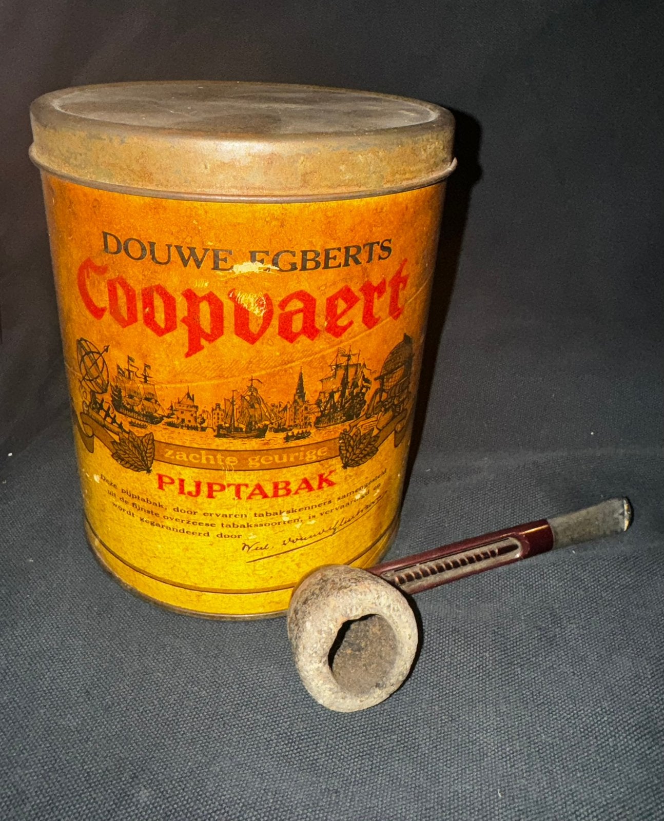 Decoratieve falcon pijp en douwe egberts pijptabak blik, Ophalen of Verzenden, (Water)pijp