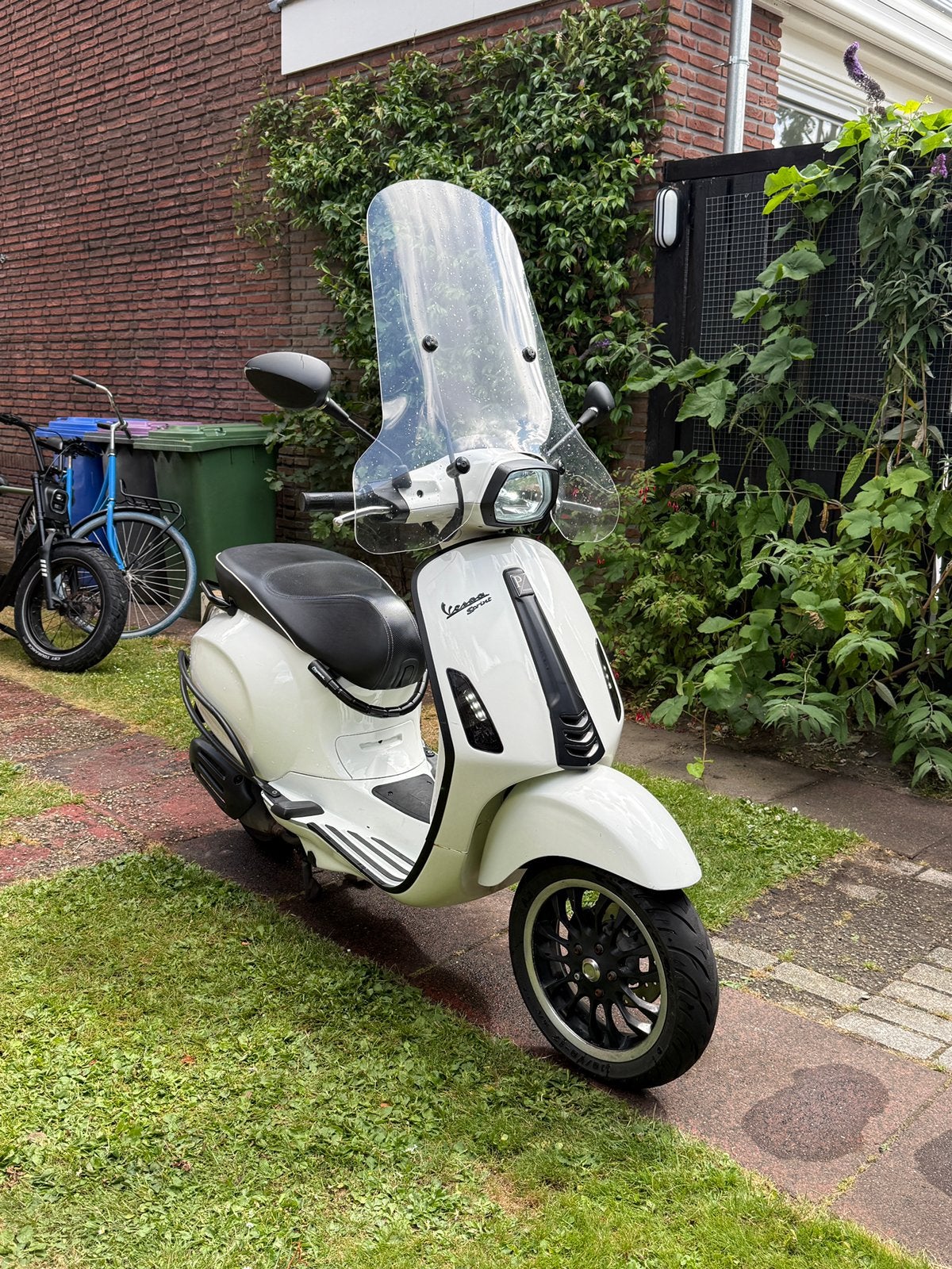 Vespa sprint 2018 wit, Fietsen en Brommers, Ophalen, Gebruikt, Vespa S, Benzine