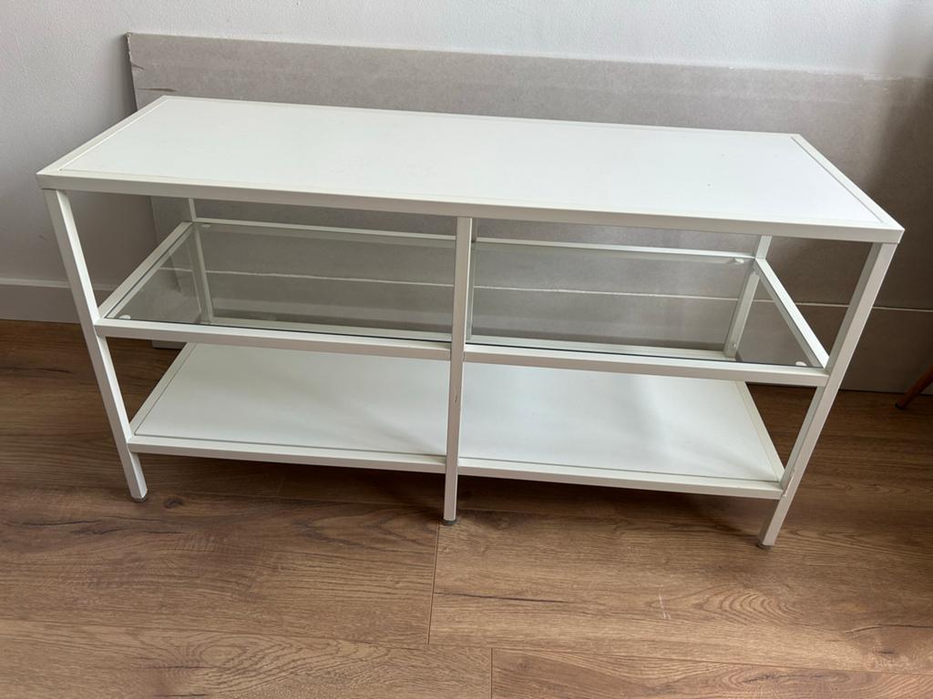 Witte TV-meubel met glazen plank, Huis en Inrichting, Kasten | Televisiemeubels, Ophalen, Gebruikt, 100 tot 150 cm, Glas
