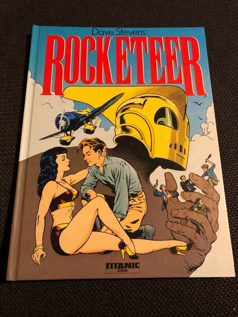 Strip Rocketeer - Dave Stevens *Titanic Strips*, Boeken, Eén stripboek, Ophalen of Verzenden, Dave Stevens, Gelezen