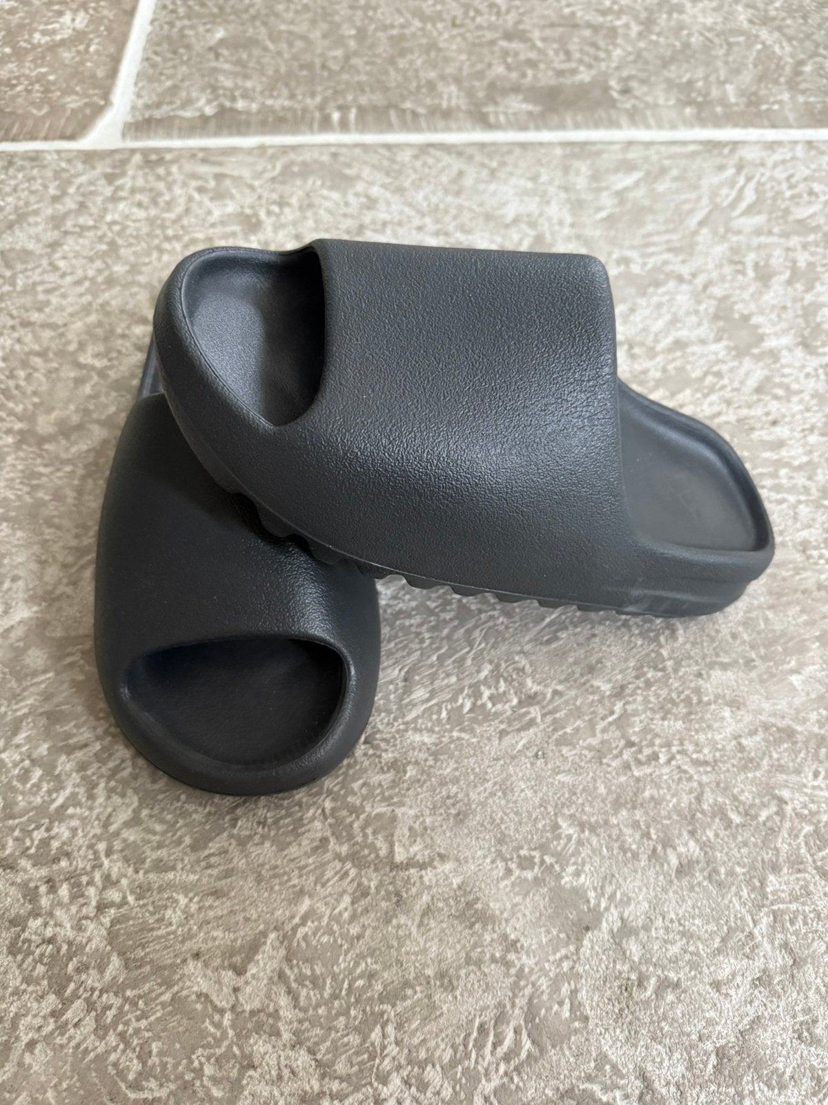 Yeezy slide, Ophalen of Verzenden, Zo goed als nieuw