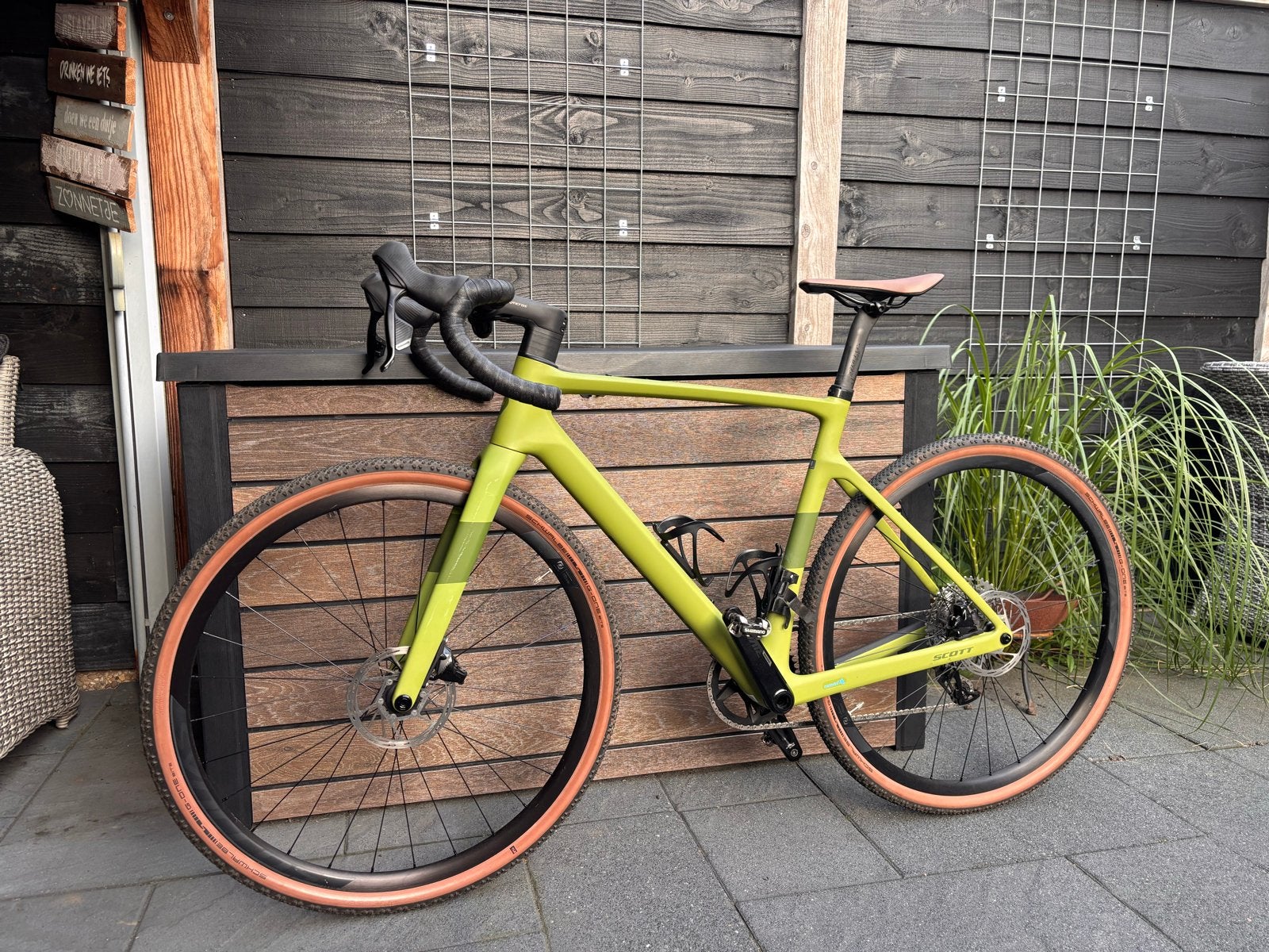 Scott Addict 30 Gravelbike 2024 - Zo goed als nieuw, Fietsen en Brommers, Carbon, 10 tot 15 versnellingen, Schijfrem, 53 tot 57 cm