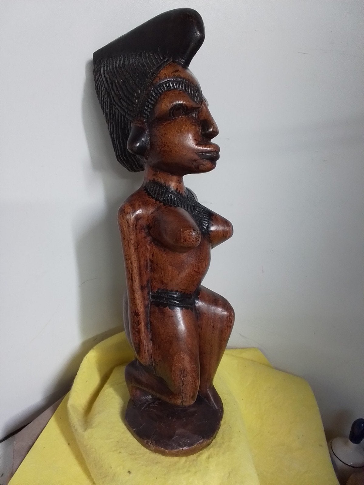 15729) mooi gedetailleerd Afrikaans houten beeld  hoog 48cm, Ophalen of Verzenden