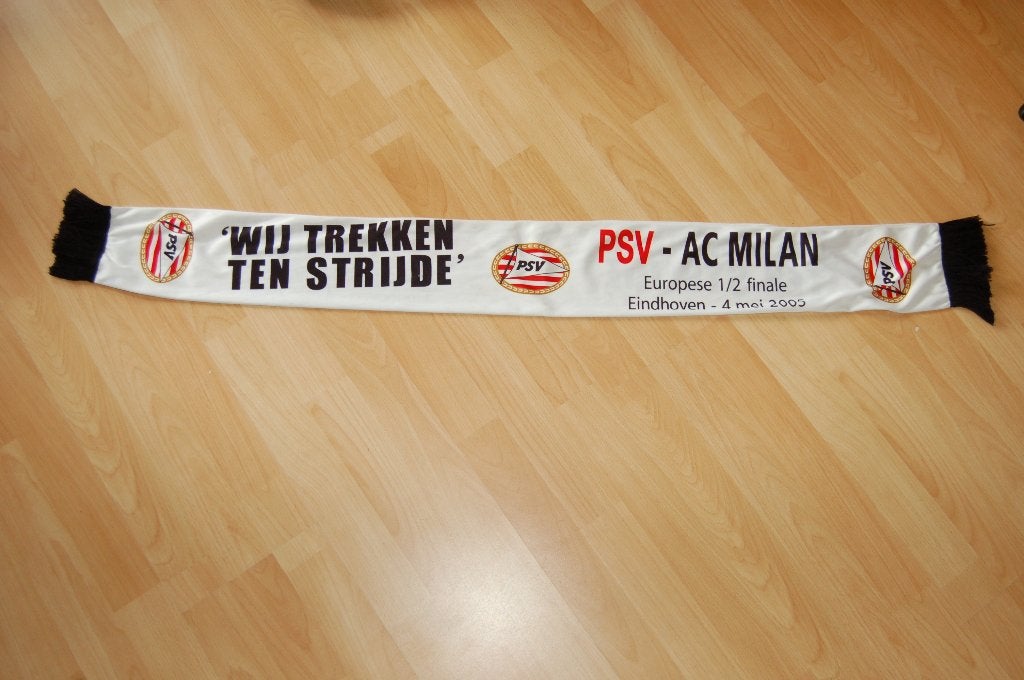 PSV sjaal shawl halve finale CL tegen AC Milan op 4 mei 05., Ophalen of Verzenden, Zo goed als nieuw, PSV, Vaantje of Sjaal