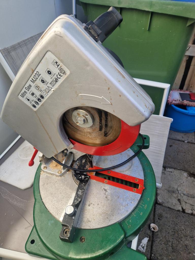 Afkortzaag Mitre Saw MJ232 - Gebruikt, 600 tot 1200 watt, Ophalen of Verzenden, Afkortzaag, 30 tot 70 mm