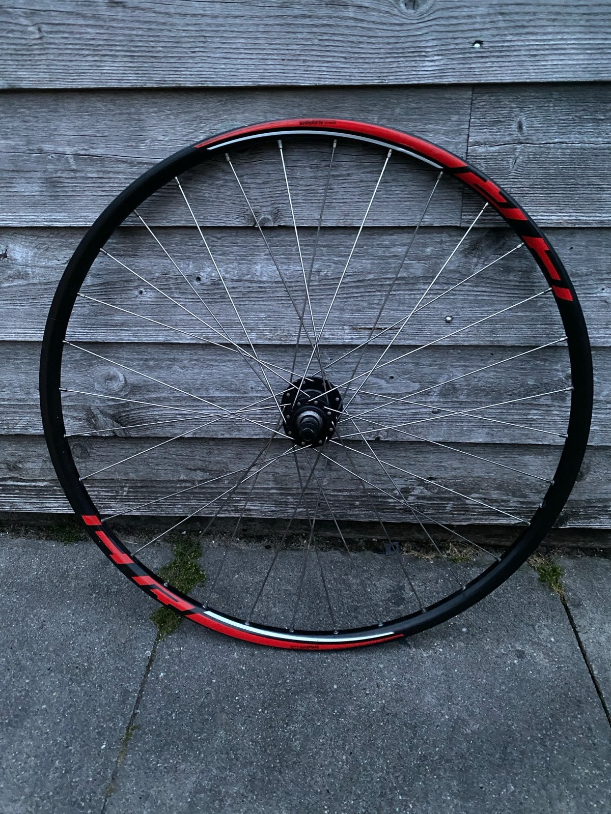 Voorwiel mountainbike 26 inch - Alexrims - Specialized naaf, Ophalen of Verzenden, Gebruikt, Mountainbike, Wiel