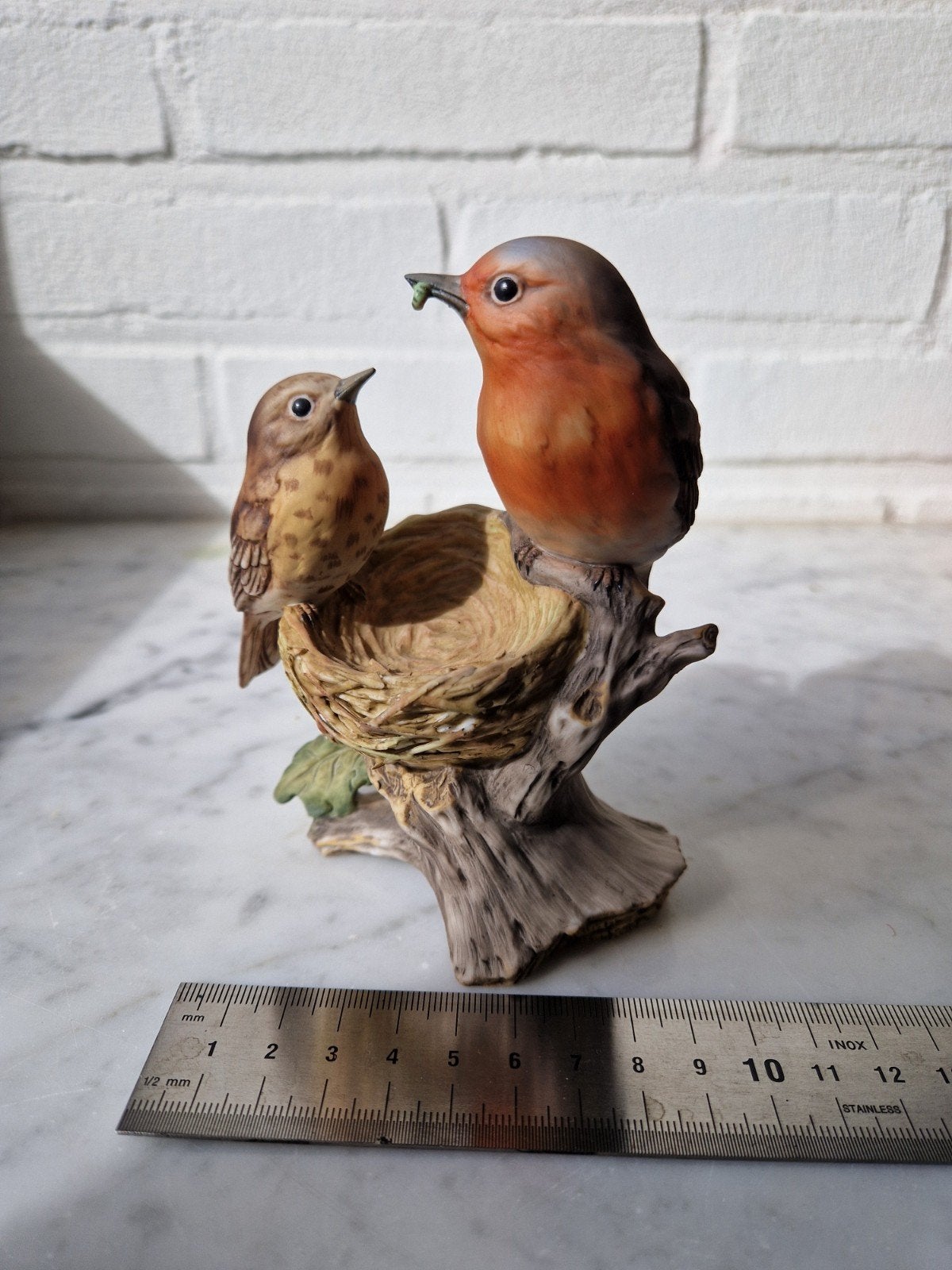 Prachtig porseleinen beeldje: twee vogels met nest, Ophalen of Verzenden