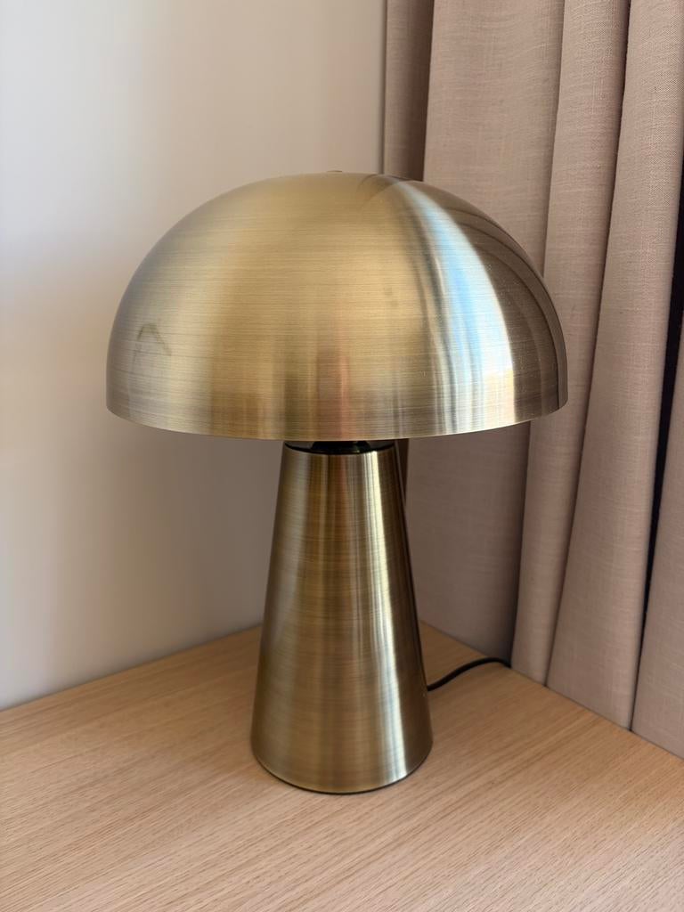 Goudkleurige tafellamp met half ronde kap / paddenstoel lamp, Huis en Inrichting, Lampen | Tafellampen, Ophalen, Nieuw, Oluce atollo