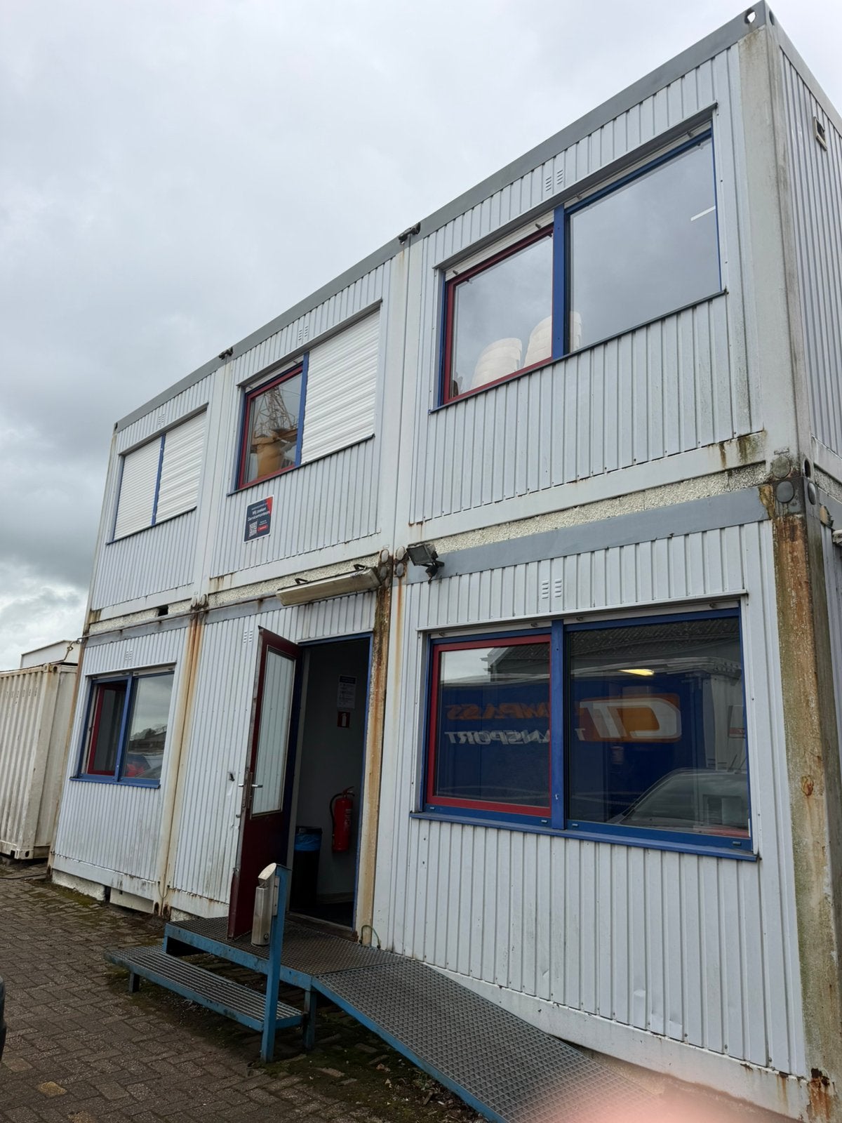 Units (bedrijfskantine, wasruimte en kleedruimte, Ophalen