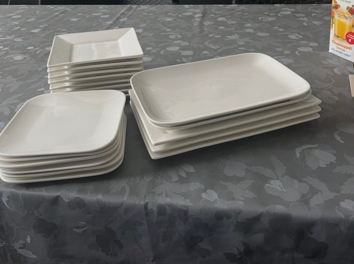Set van 18 witte rechthoekige borden, Huis en Inrichting, Keuken | Servies, Gebruikt, Keramiek, Ophalen of Verzenden, Bord(en)