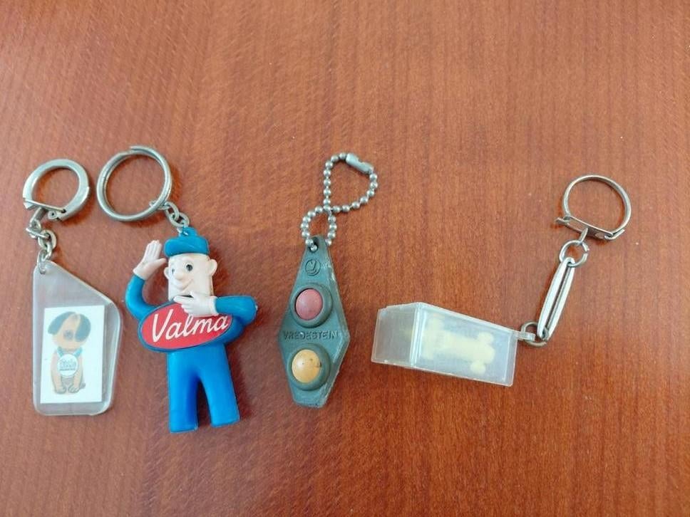 4 auto gerelateerde sleutelhangers, Ophalen of Verzenden