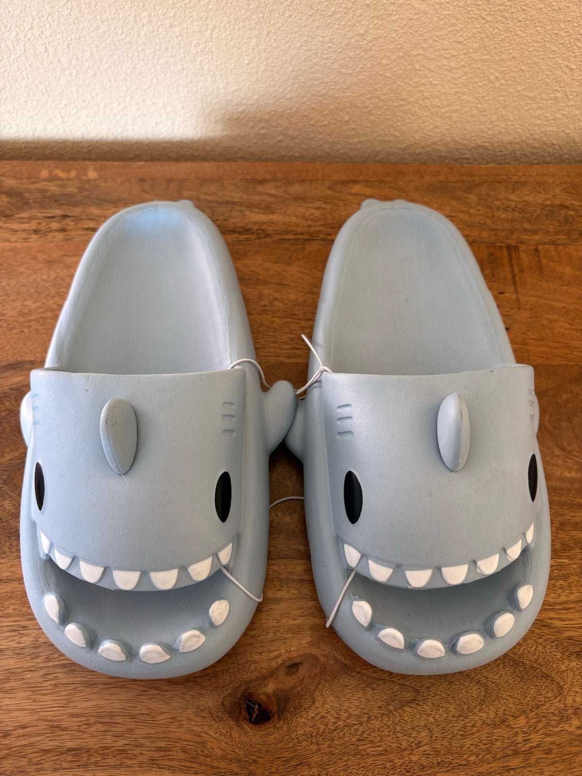 Leuke haaien slippers - Maat 36-37, Ophalen of Verzenden, Zo goed als nieuw, Blauw, Slippers