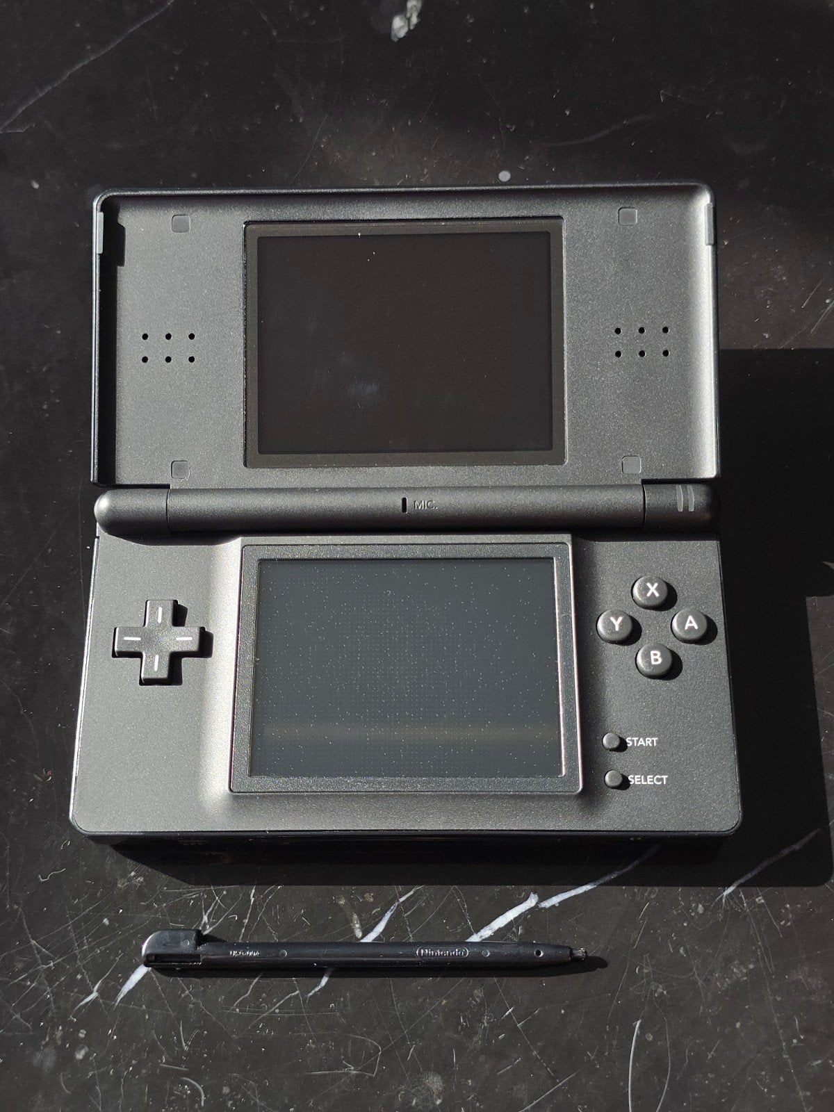 Nintendo DS lite + oplader, Gebruikt, Zwart, Ophalen of Verzenden, Met beschermhoes of tas