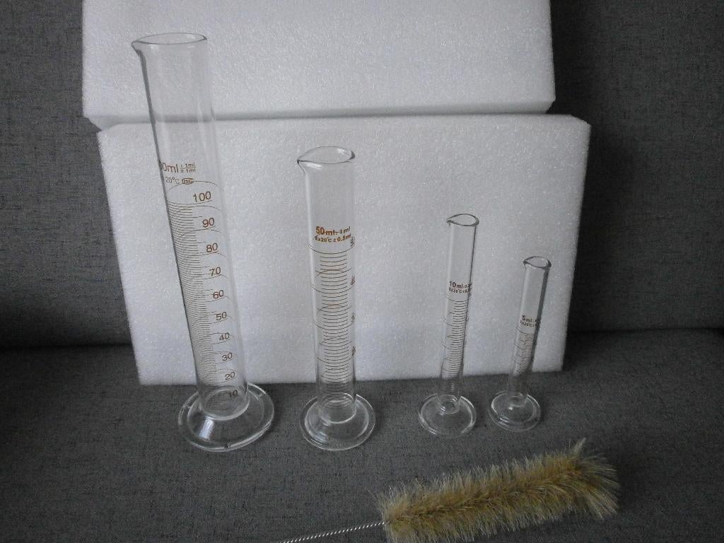 Maatcilinderset met borstels, Laboratorium glaswerk nieuw, Hobby en Vrije tijd, Overige Hobby en Vrije tijd, Ophalen of Verzenden