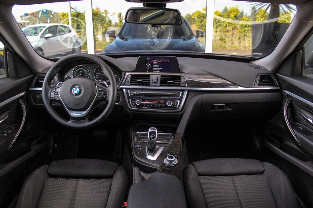 BMW 3-serie Gran Turismo 320i Executive Luxury Line | Camera, Auto's, BMW, Automaat, Gebruikt, 1535 kg, Zwart