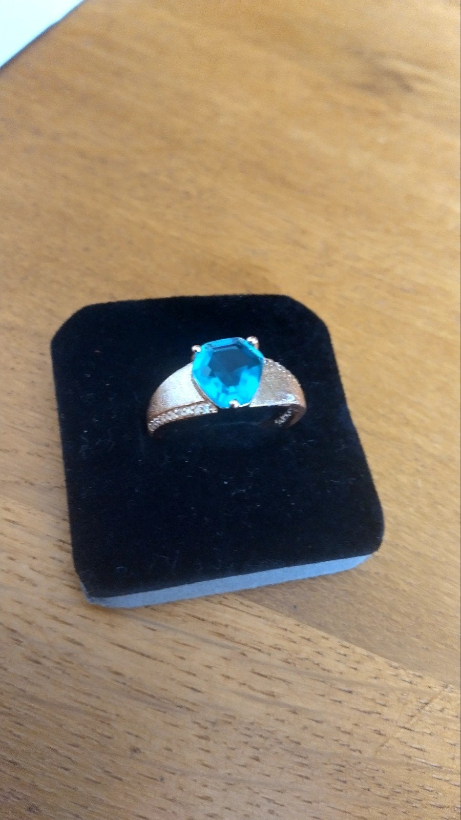 zeer mooie ring  zie foto,s, Ophalen of Verzenden, 17 tot 18, Dame, Goud