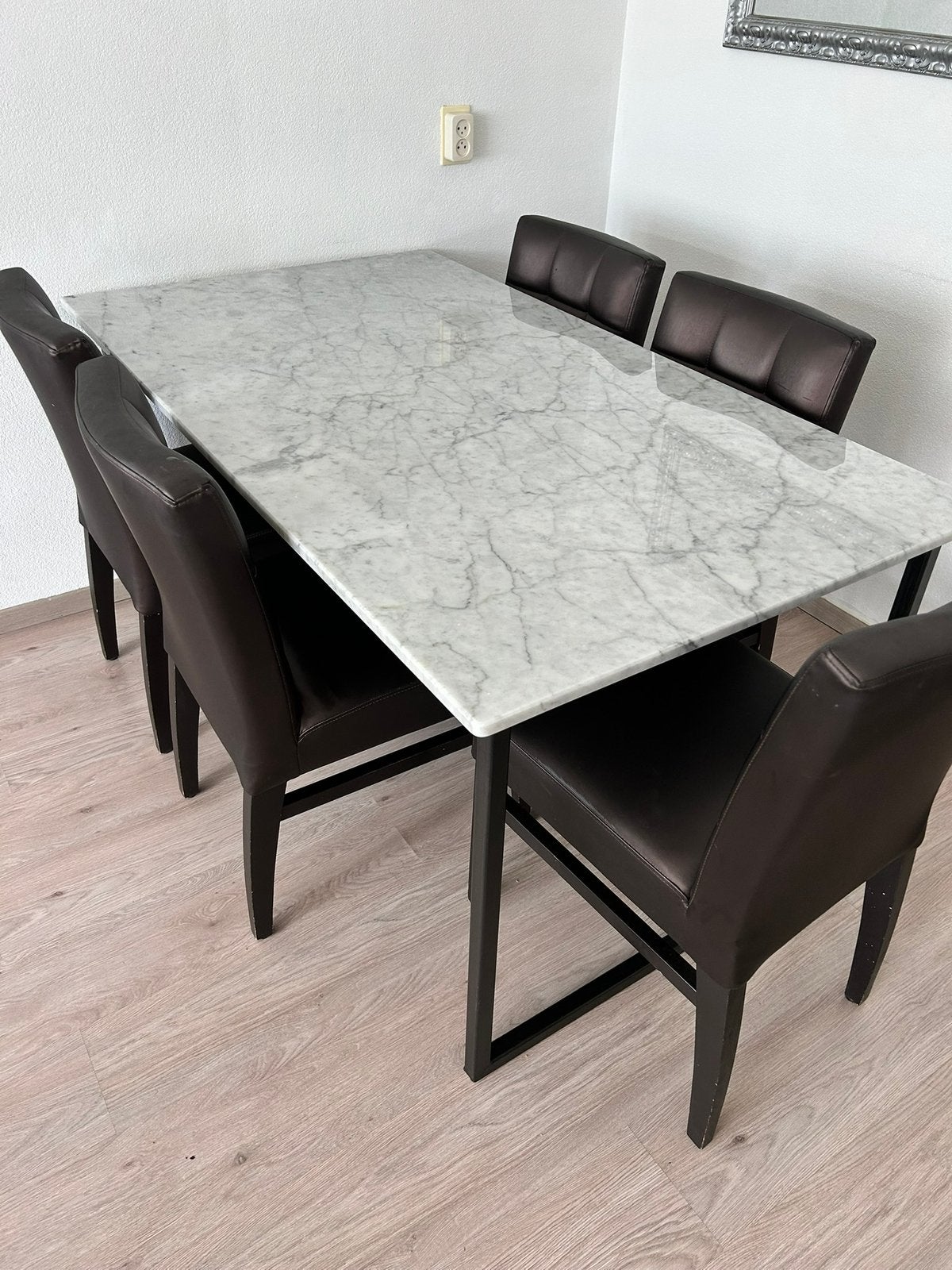 Marmer tafel, Ophalen, Zo goed als nieuw, 4 tot 6 stoelen