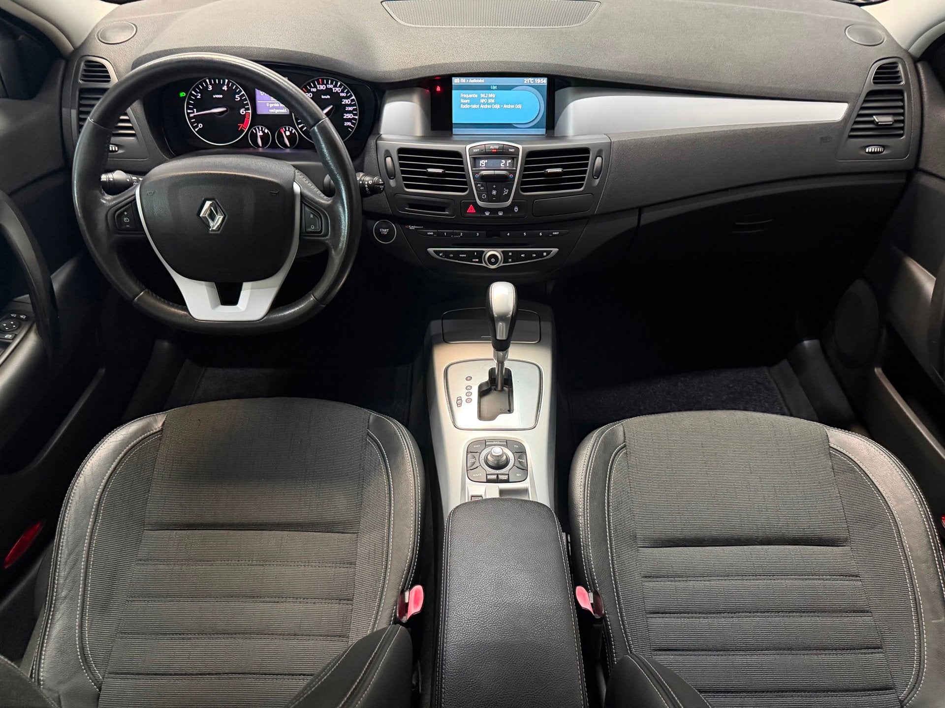 Renault Laguna Estate 2.0 16V T Dynamque|Cruise|PDC achter|T, Auto's, Gebruikt, Zwart, 4 cilinders, Leder en Stof