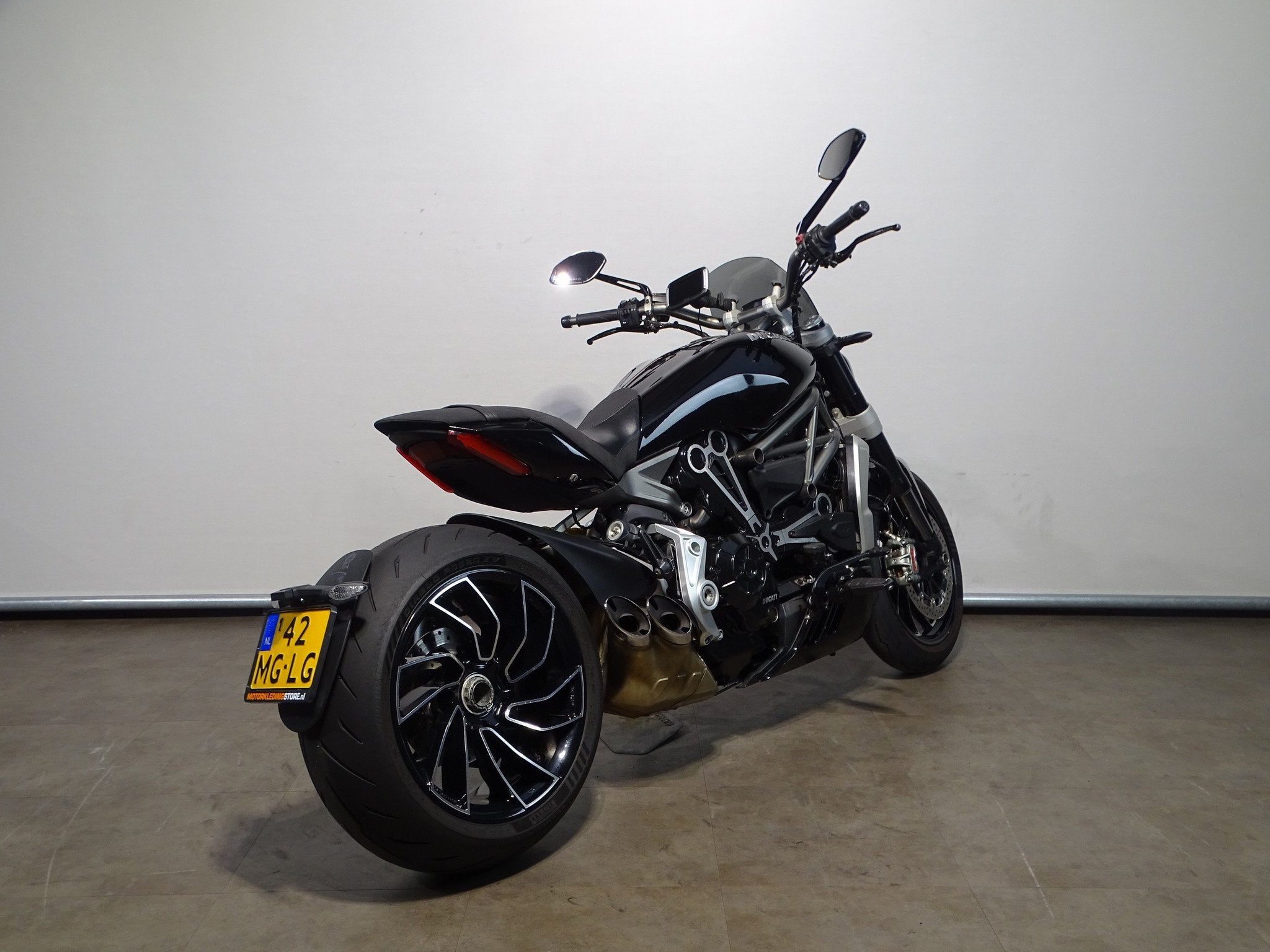 Ducati XDiavel S, Bedrijf, Meer dan 35 kW, Naked bike