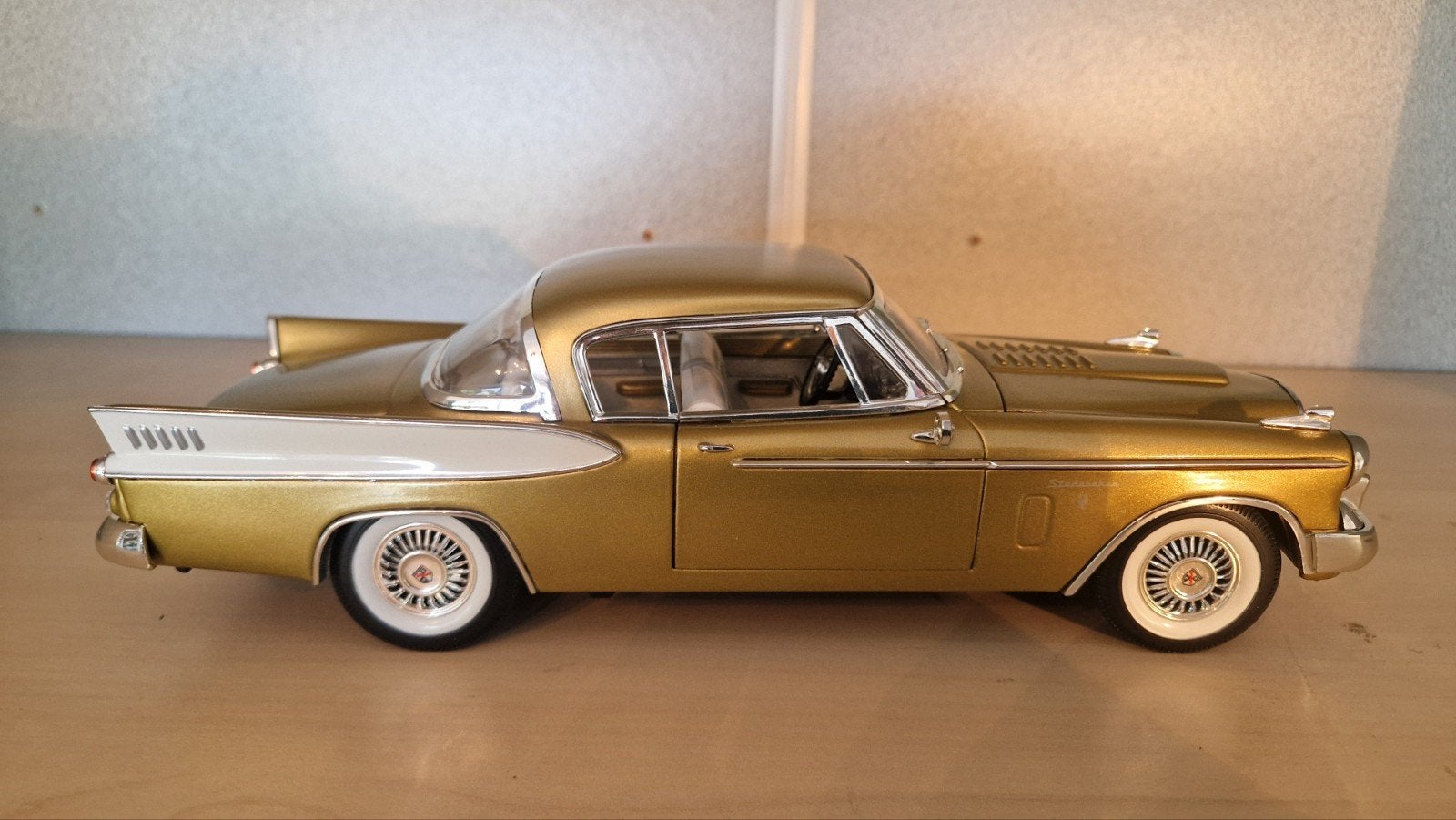 Studebaker Golden Hawk 1957 schaalmodel - Goudkleurig, Verzenden