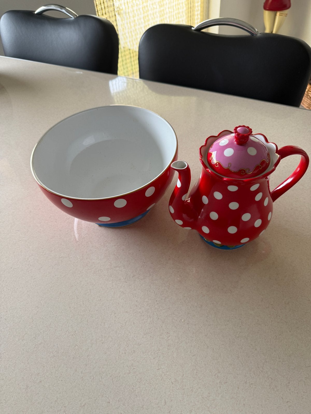 Oilily schaal en theepot polkadot - Nieuwstaat, Keramiek, Nieuw, Ophalen of Verzenden, Schaal of Schalen