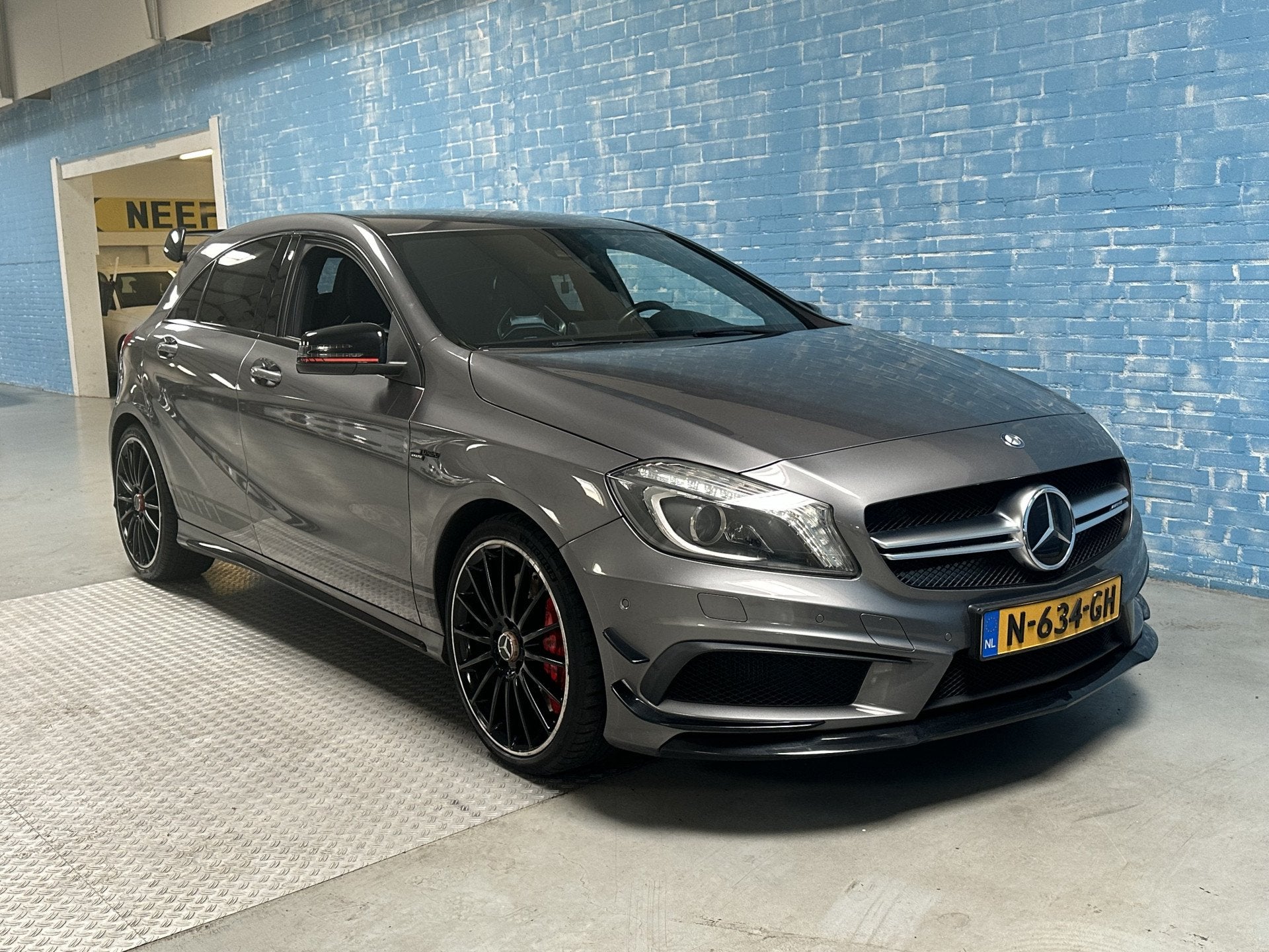 Mercedes-Benz A-Klasse AMG 45 4MATIC AMG SPORT / LEER / LMV, Auto's, Automaat, Automatische klimaatregeling, Gebruikt, Euro 6