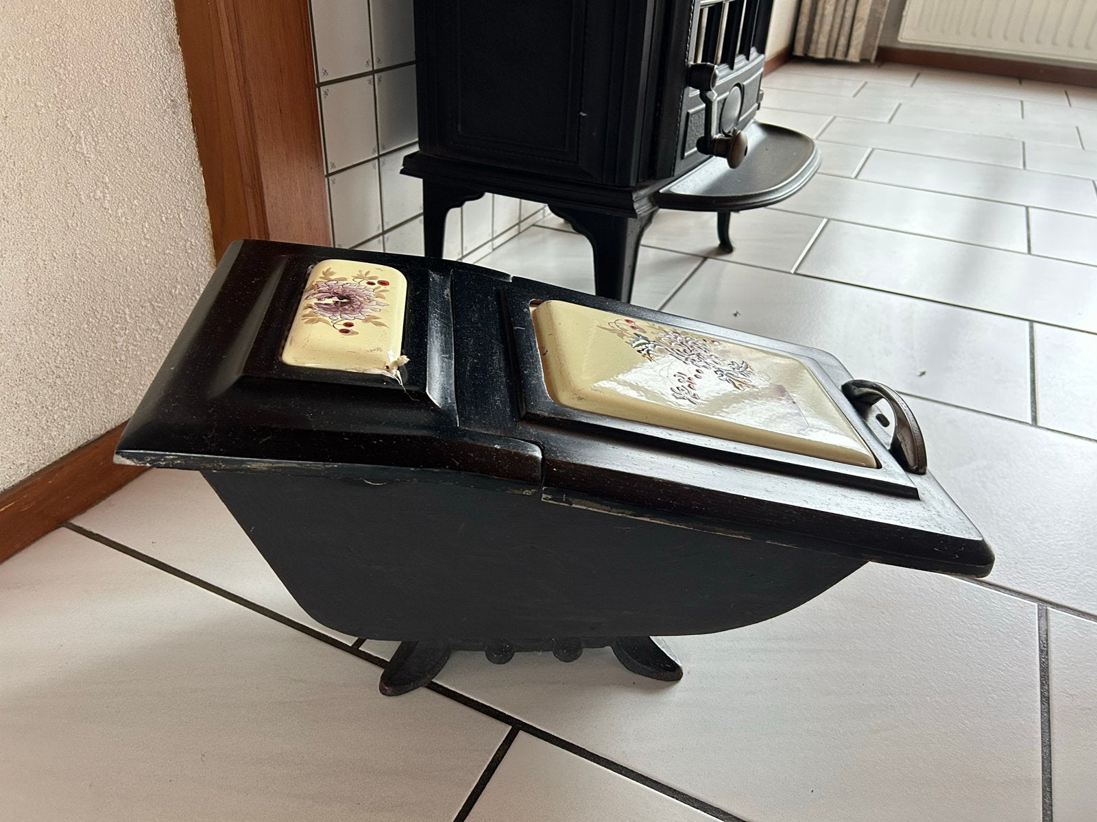 Antieke kolenkit met tegeltjes, Ophalen