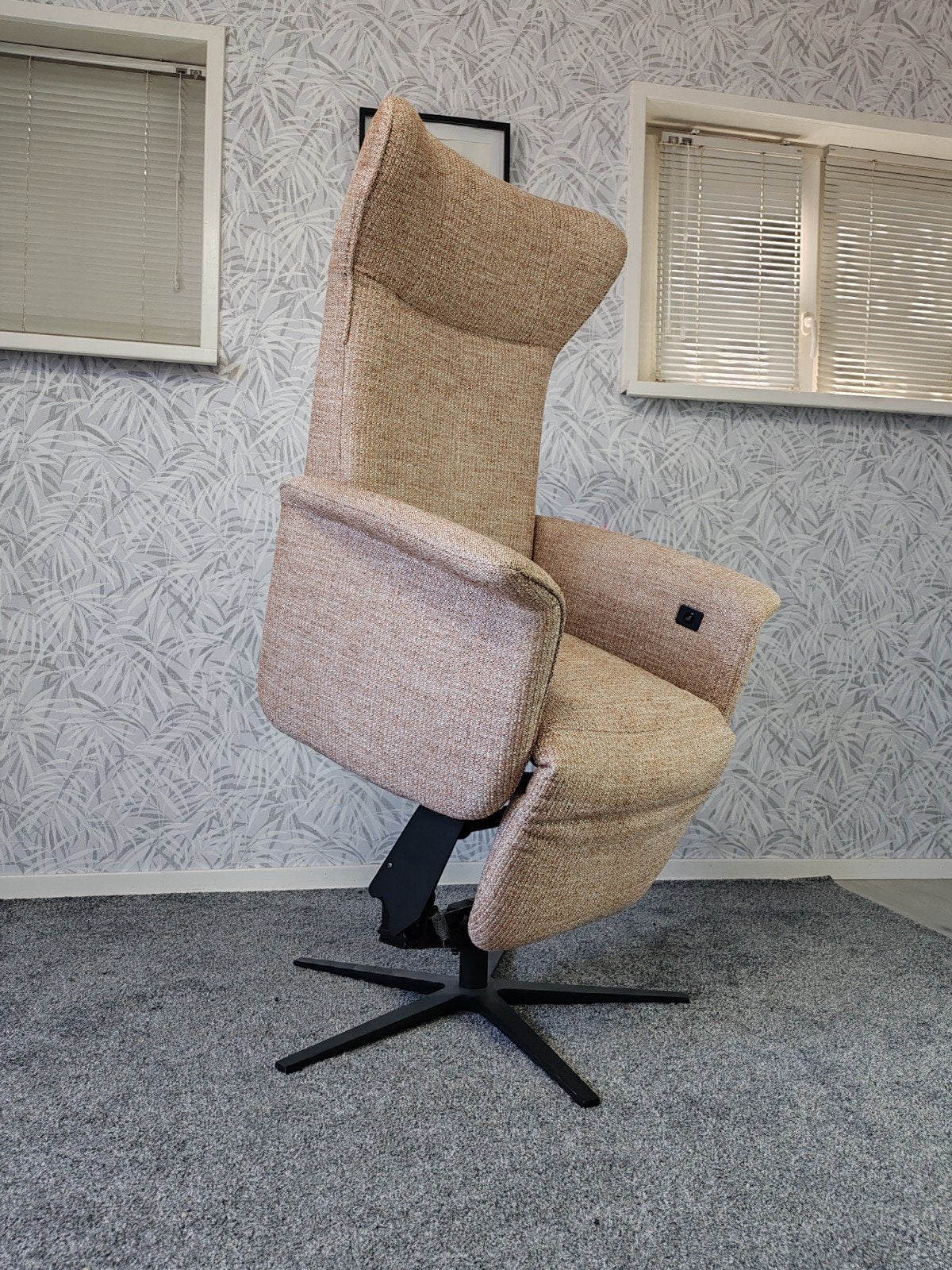 Prominent E-chair massage sta op stoel relax fauteuil, Huis en Inrichting, Prominent, Minder dan 75 cm, Ophalen of Verzenden, Zo goed als nieuw