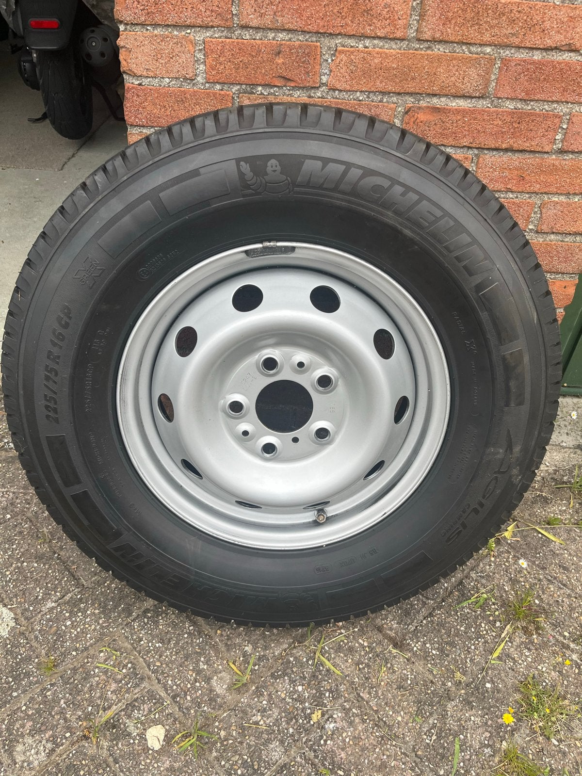 Michelin 225/75 R16CP camper band op stalen velg, Auto-onderdelen, Banden en Velgen, Ophalen, 16 inch, Banden en Velgen, Bestelwagen