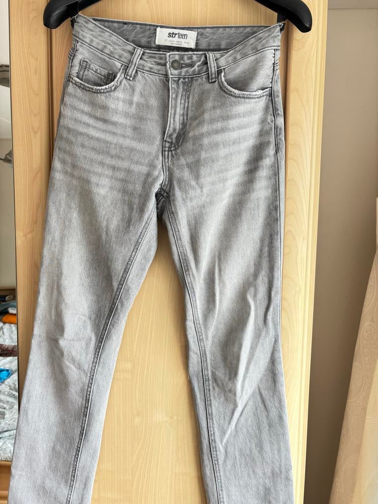 Stradivarius jeans - lichtgrijs, vervaagde wassing, Kleding | Dames, Ophalen of Verzenden, Zo goed als nieuw, Grijs, W27 (confectie 34) of kleiner
