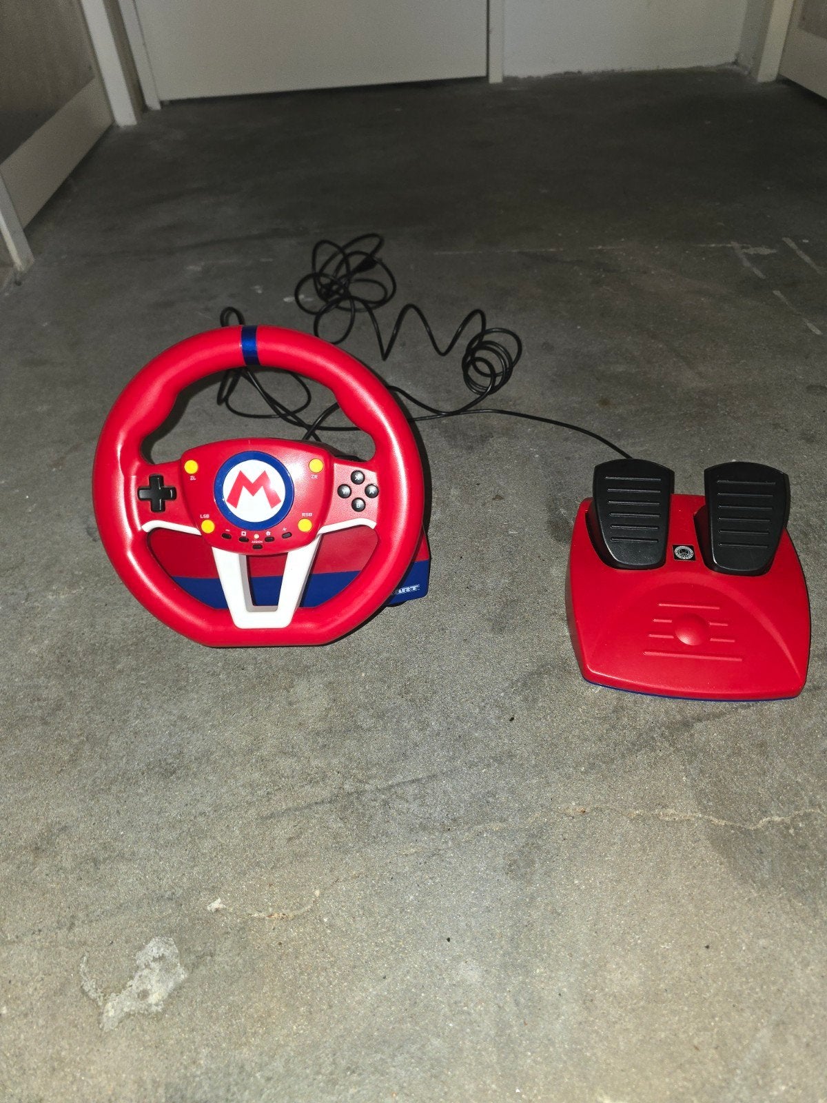 Hori Mario Kart Racestuur met Pedalen voor Nintendo Switch, Spelcomputers en Games, Ophalen, Racestuur, Nintendo, Zo goed als nieuw
