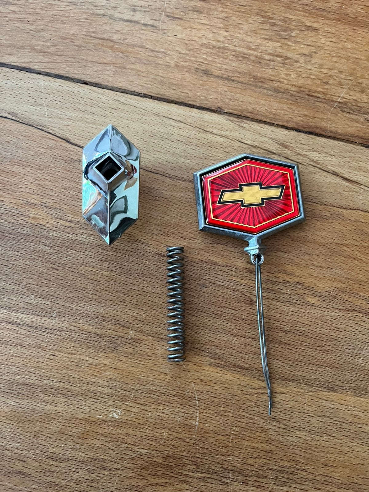 Chevrolet Malibu/El Camino motorkap embleem., Ophalen of Verzenden, Zo goed als nieuw