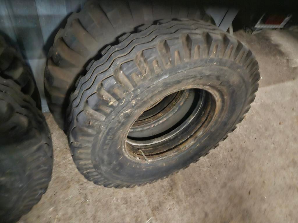 Banden 900x20 daf ya, trailer, Ophalen, Landmacht, Nederland