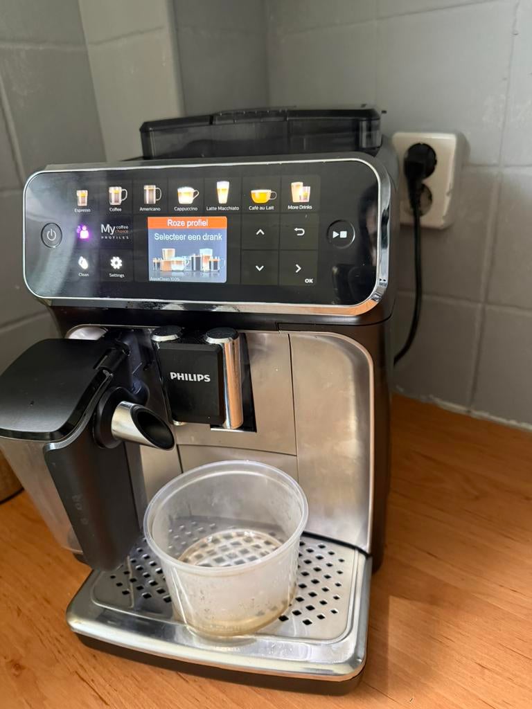 PHILIPS Series LatteGo 5400, Witgoed en Apparatuur, Koffiezetapparaten, Ophalen of Verzenden, Zo goed als nieuw, Koffiemachine